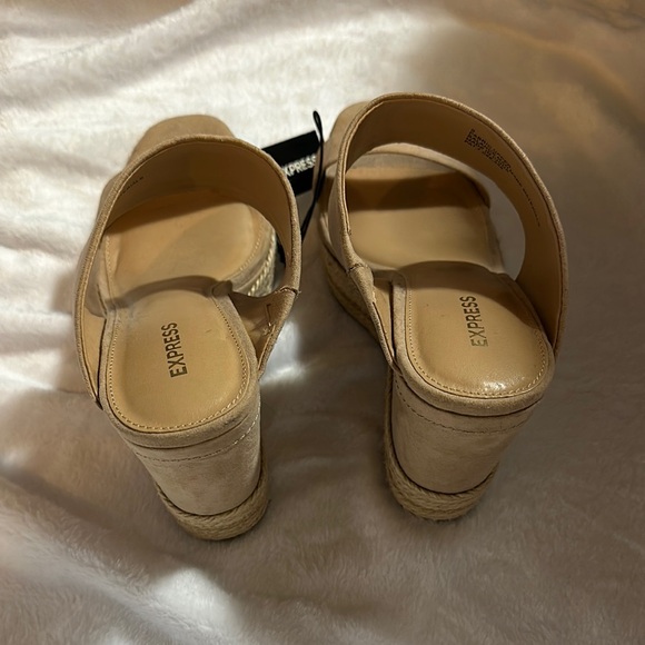 Express Cream Wedges - Picture 3 of 4